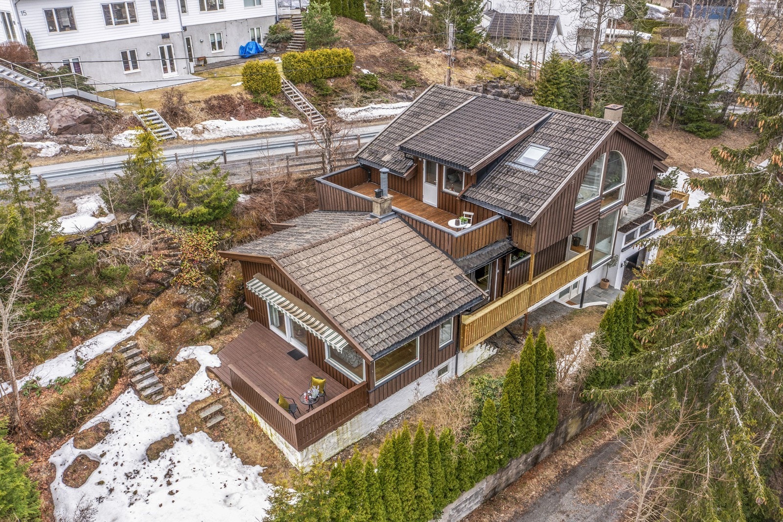 Eiendommen ligger i idylliske omgivelser i Lommedalen i Bærum kommune Galleribilde