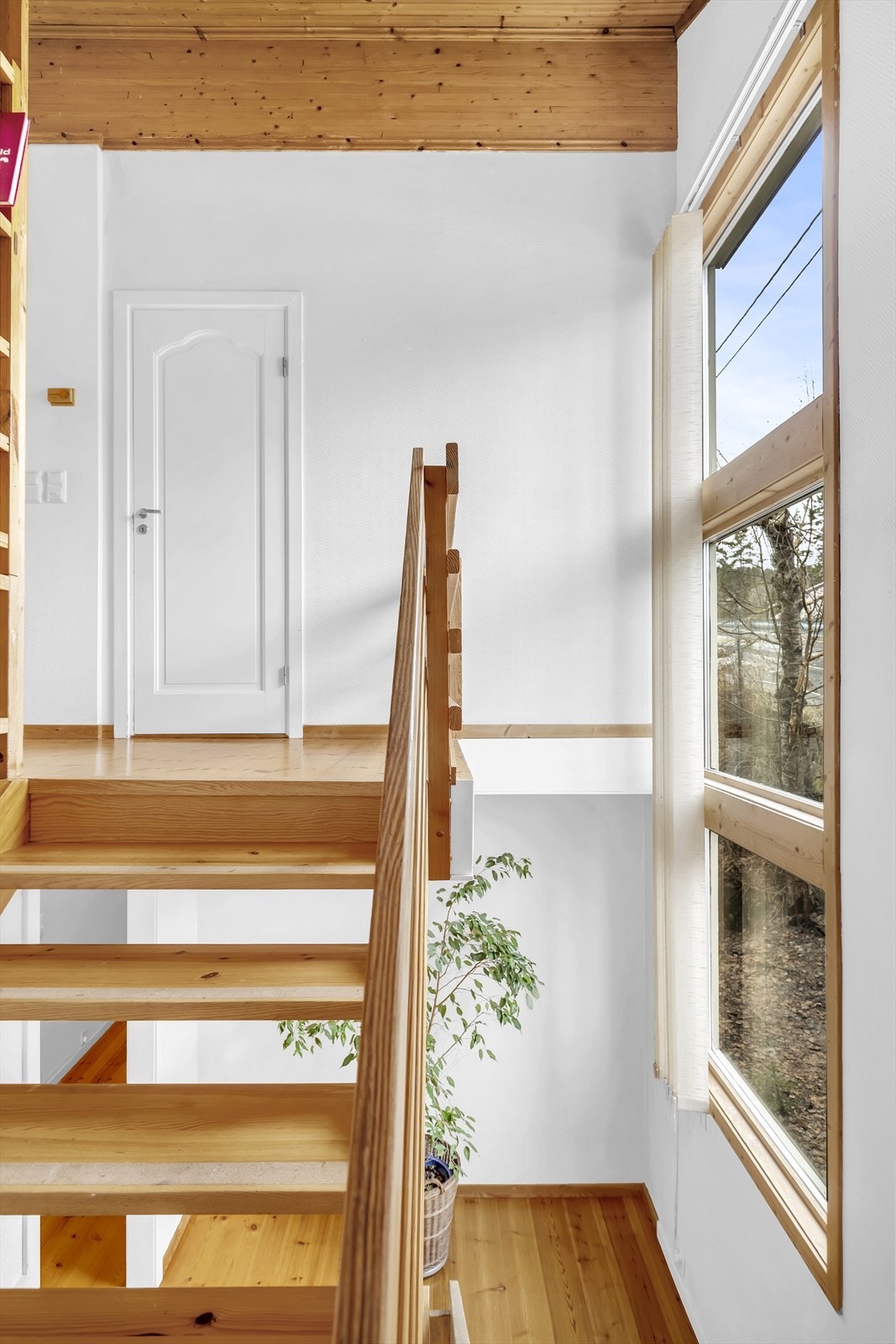 Trappoppgang til husets 2. etasje Galleribilde