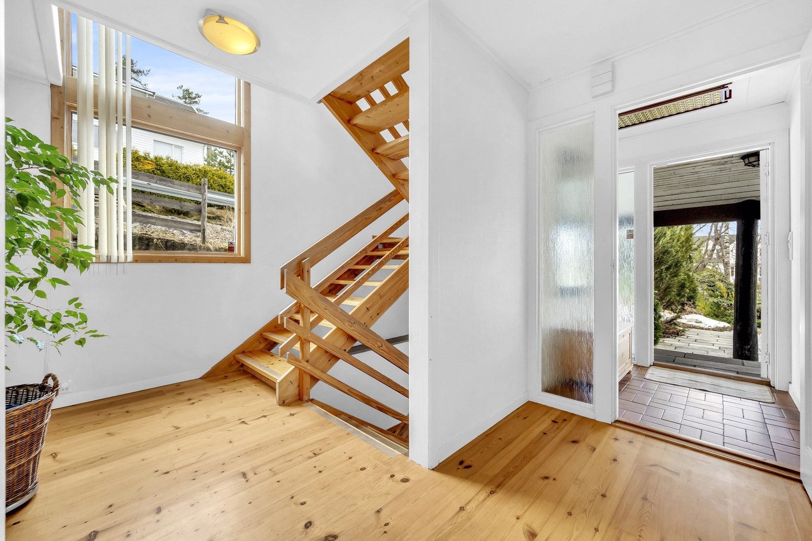 Trappoppgang til husets 1. etasje Galleribilde
