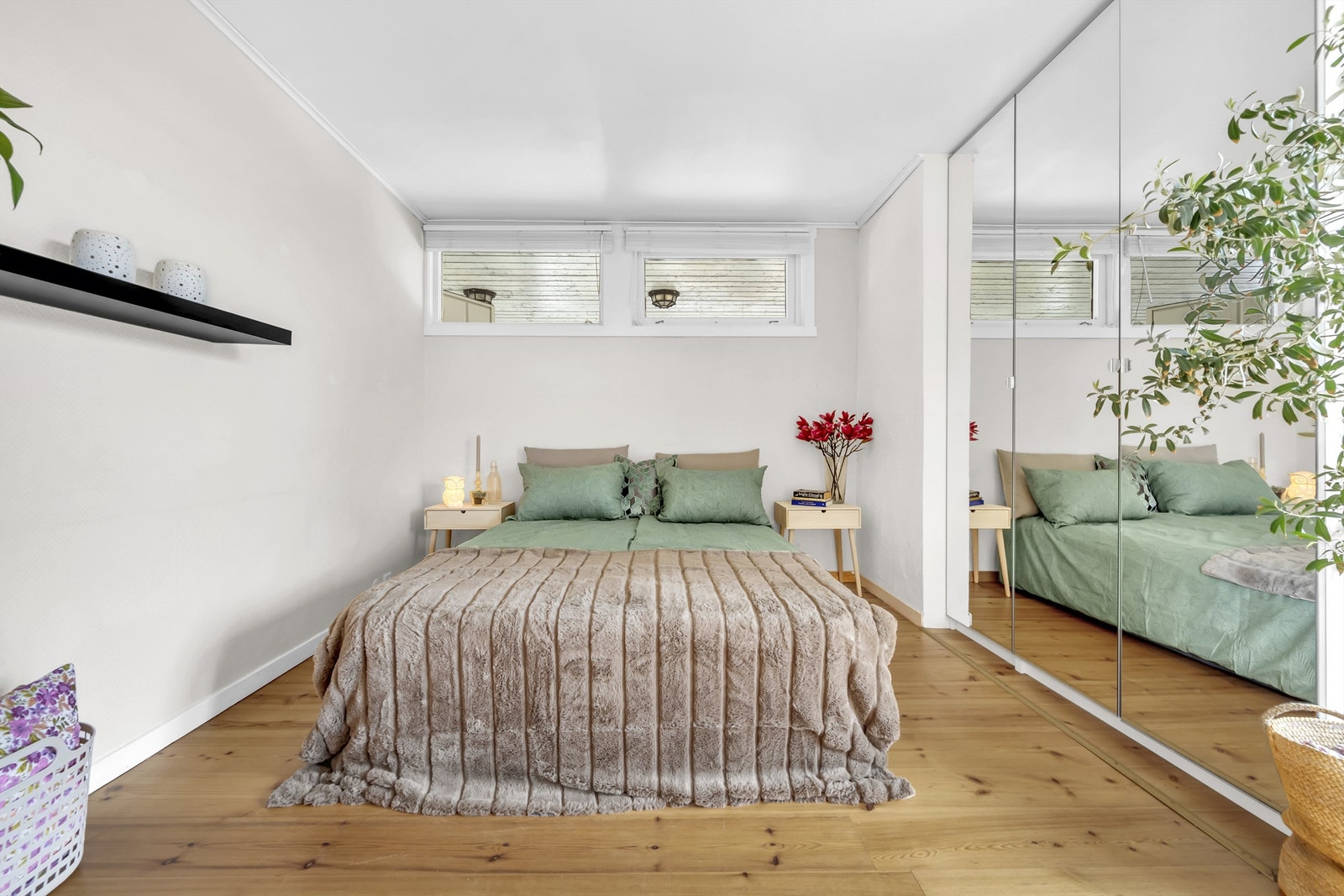 Det er plass til alt av naturlig møblement Galleribilde