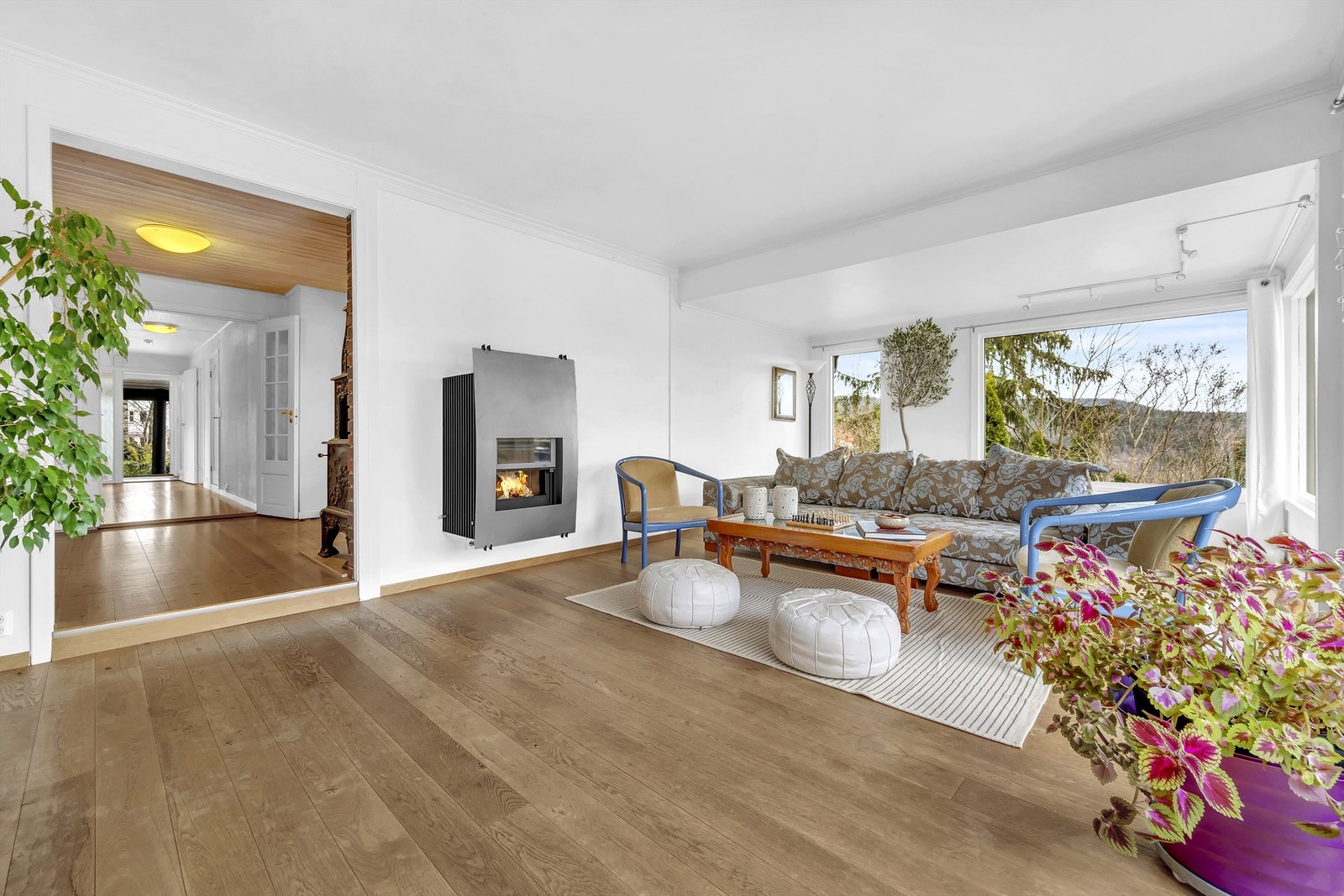 Stor stue med god plass til ønsket møblement Galleribilde