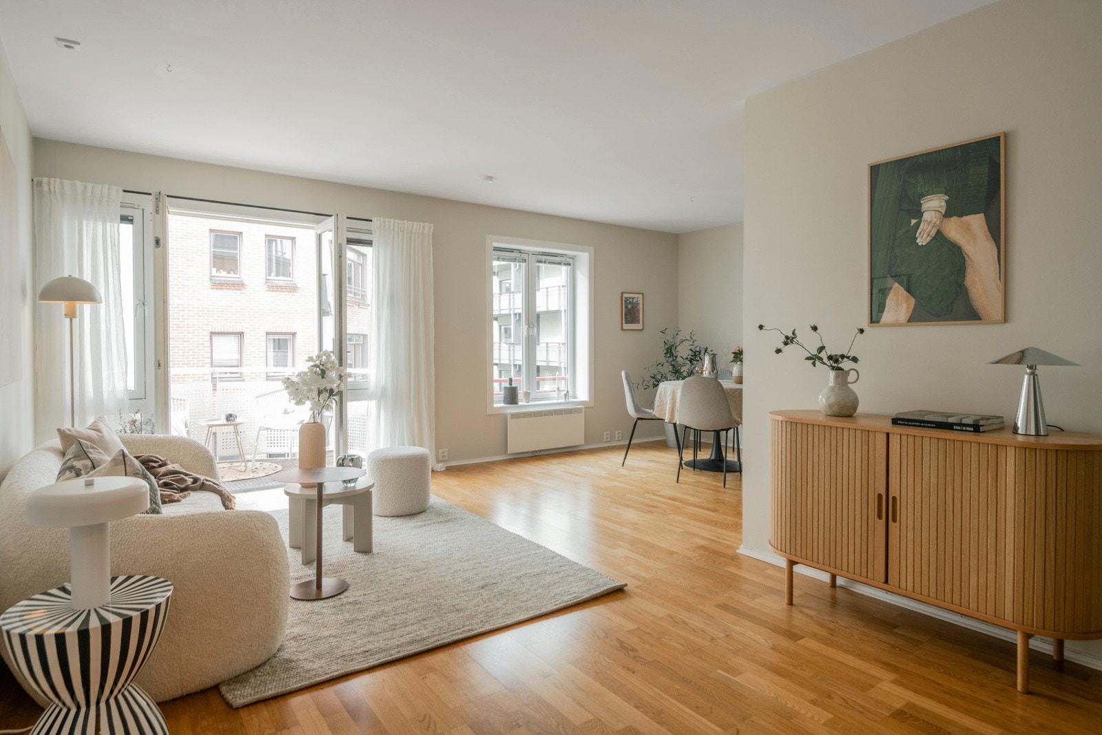 Alexandra Nygård v/ PROAKTIV Properties har gleden av å presentere dere Wessels gate 16 - En lys og romslig 2(3)-roms med stort potensial! Galleribilde