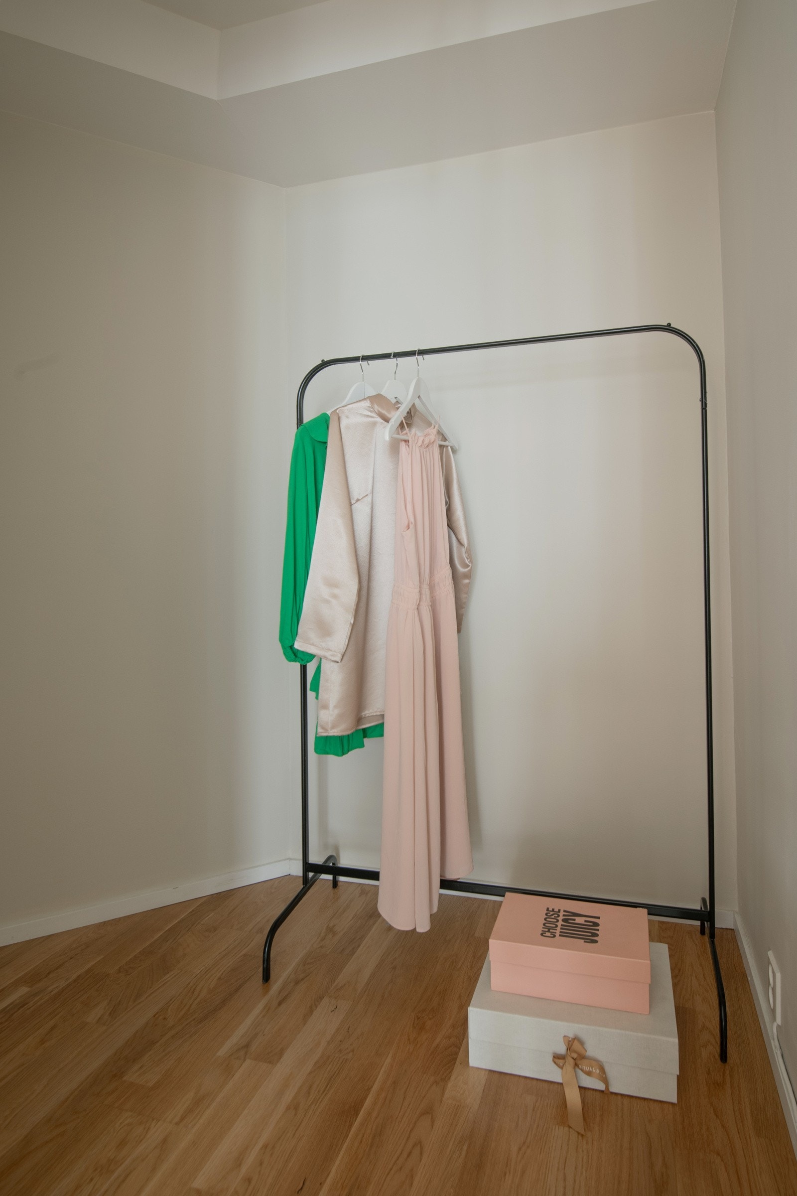 Kottet kan brukes etter behov og har flere gode innredningsmuligheter, som for eksempel garderoberom, hjemmekontor eller lagringsplass. Galleribilde