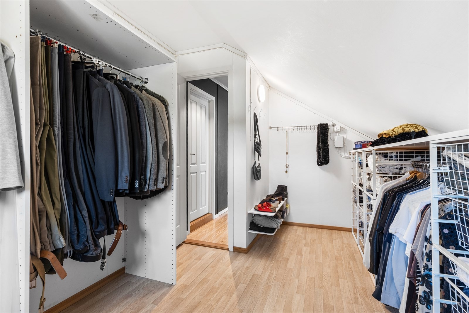 Walk-in garderobe. Galleribilde