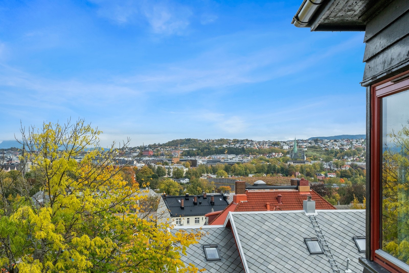 Det er fantastisk utsikt fra østsiden av huset. Galleribilde