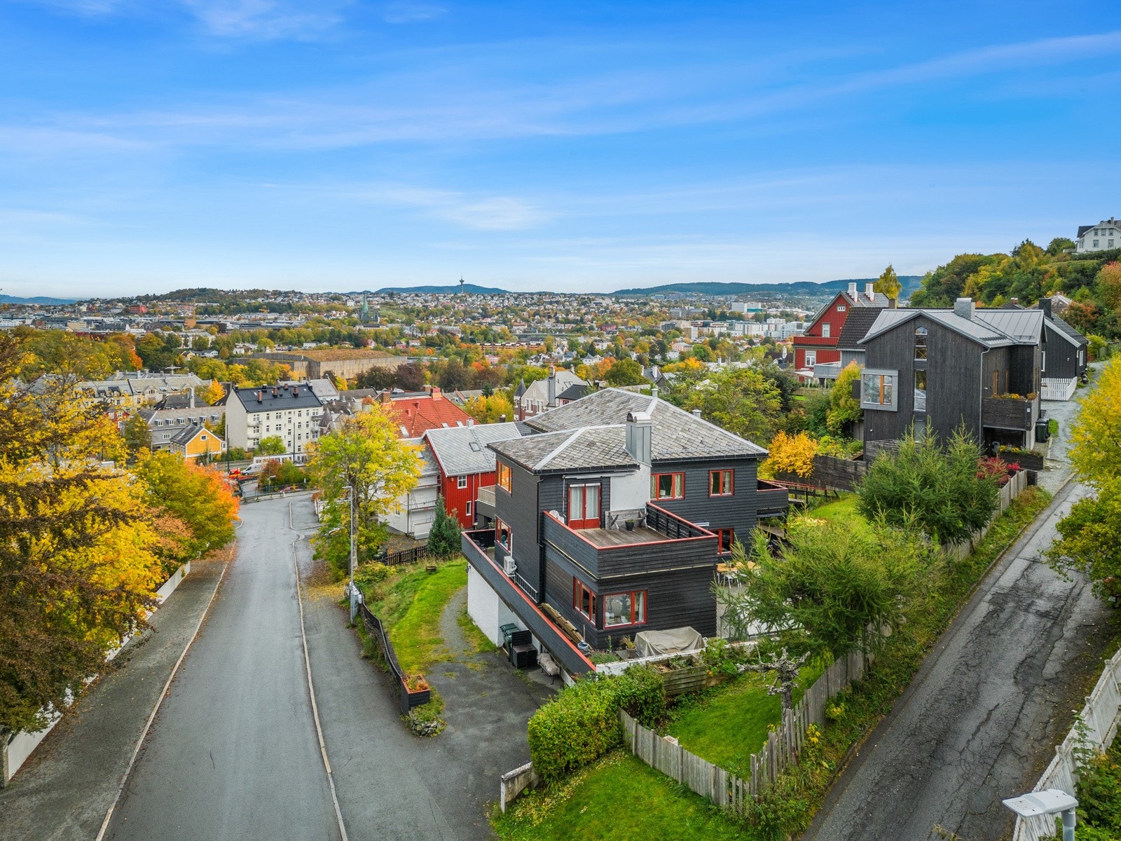 Det er gode kollektivforbindelser med enkel tilgang til skoler, barnehager og dagligvarebutikker. Galleribilde