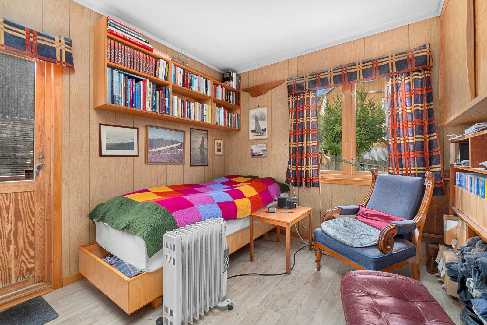 Soverom 1 10 kvm med egen utgang og veranda. Galleribilde