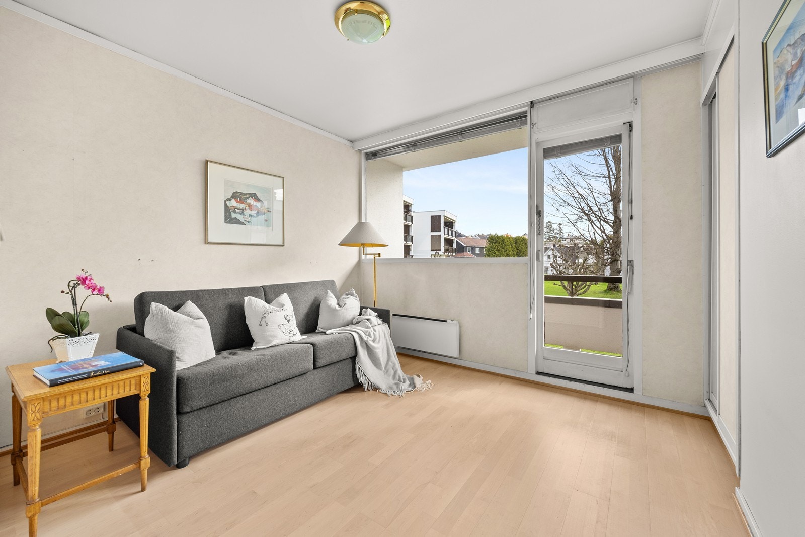 Soverom 2 i 2. etasje har også god størrelse og garderobe - begge rommene har utgang til luftbalkong Galleribilde