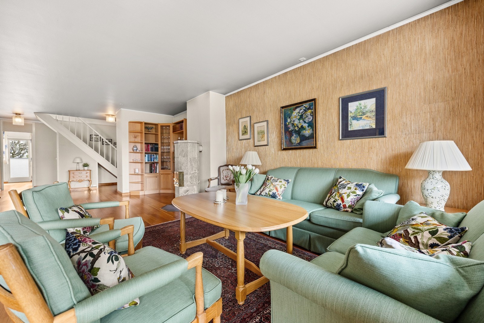 Leiligheten har behov for modernisering og oppussing - her er det mulighet for å lage drømmeboligen Galleribilde