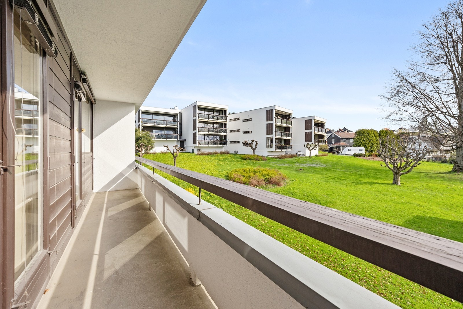 Her får man fritt utsyn til morgensol og bakhagen Galleribilde