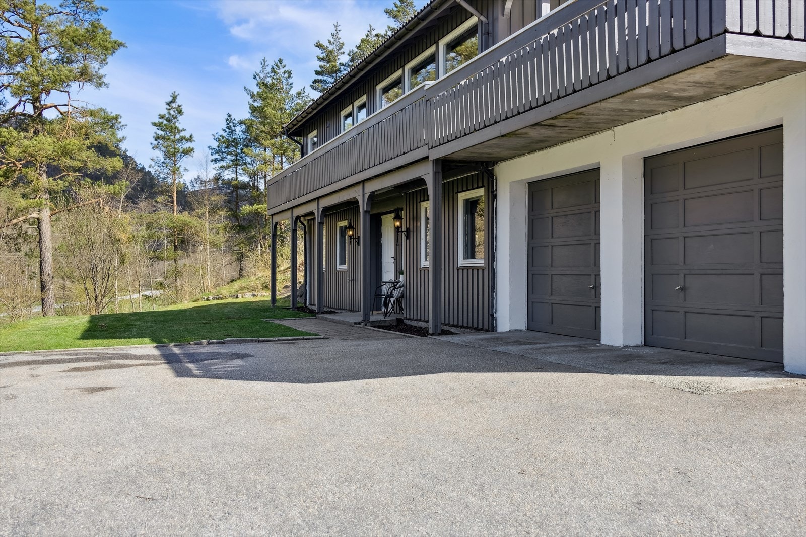 Pent opparbeidet tomt og fasade Galleribilde