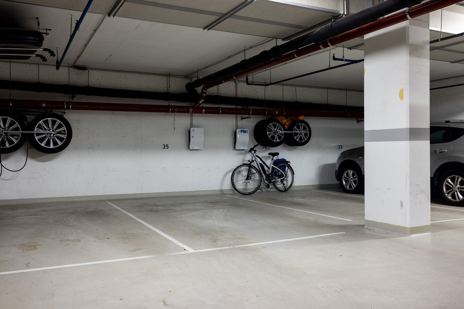 Mulighet for leie av parkeringsplass med El-lading via sameiet. Galleribilde