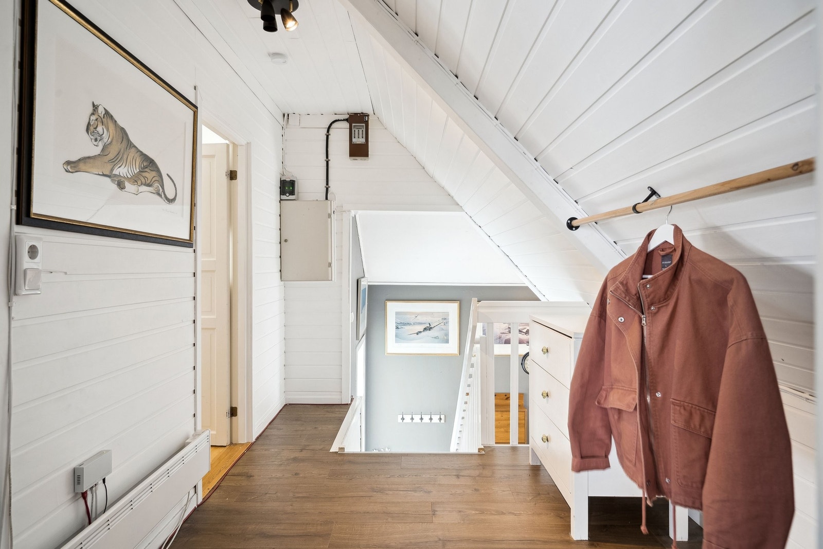 Gang utenfor soverom i 2. etasje. Her finner du også nedfellbar stige til kaldloft Galleribilde