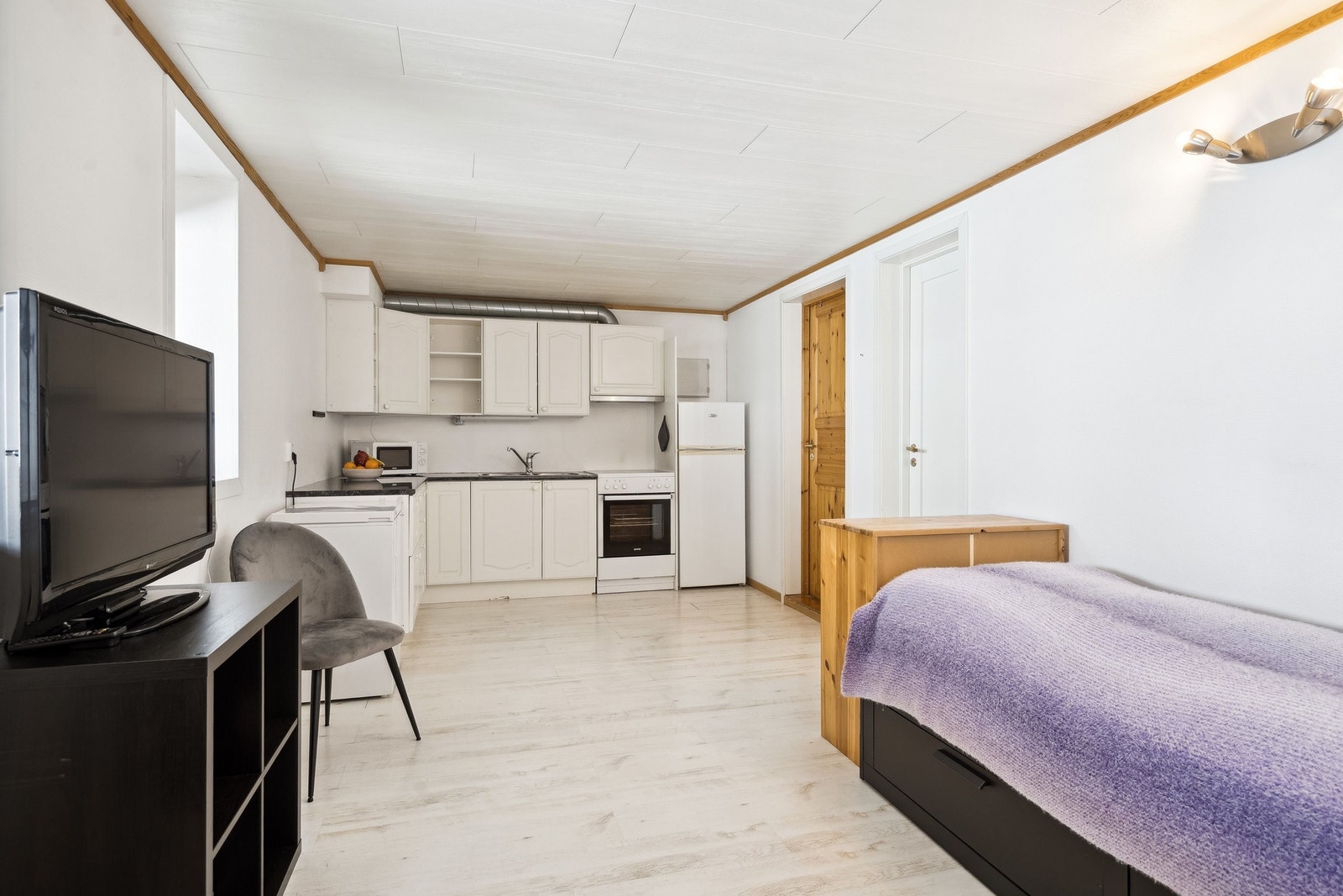 Hybelen har varmekabler i alle gulv Galleribilde