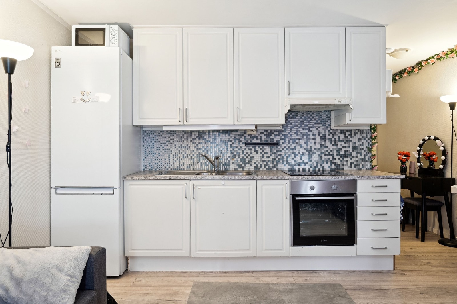 Leilighet i kjeller: Stue og kjøkken i ett Galleribilde