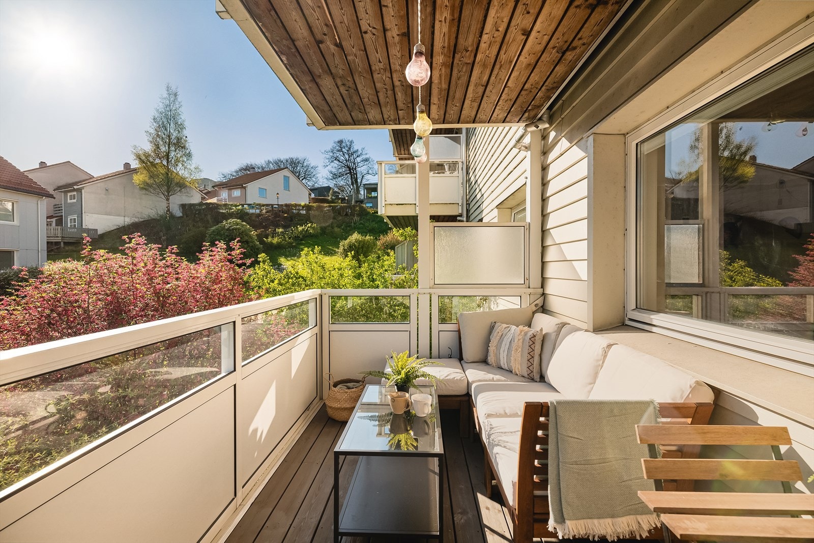 God plass til sittegruppe og utegrill - helt perfekt nå som våren melder sin ankomst. Galleribilde