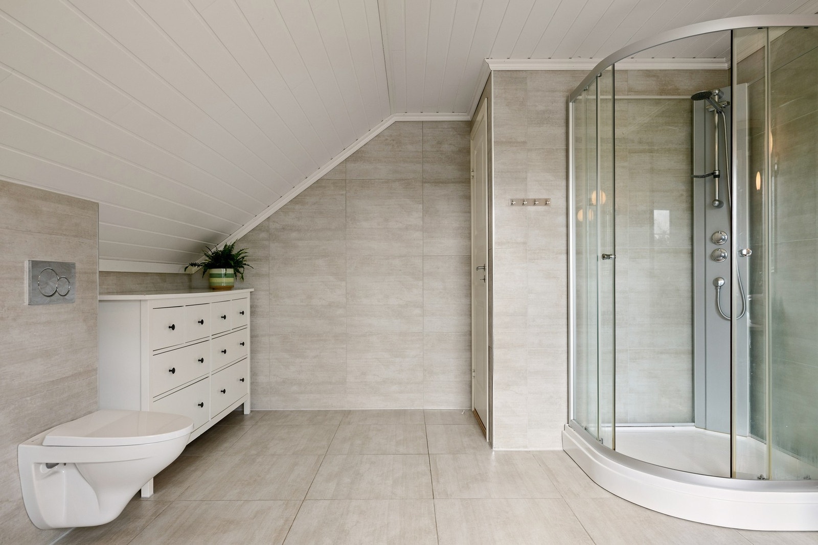 Det er elektriske varmekabler i gulvet. Galleribilde