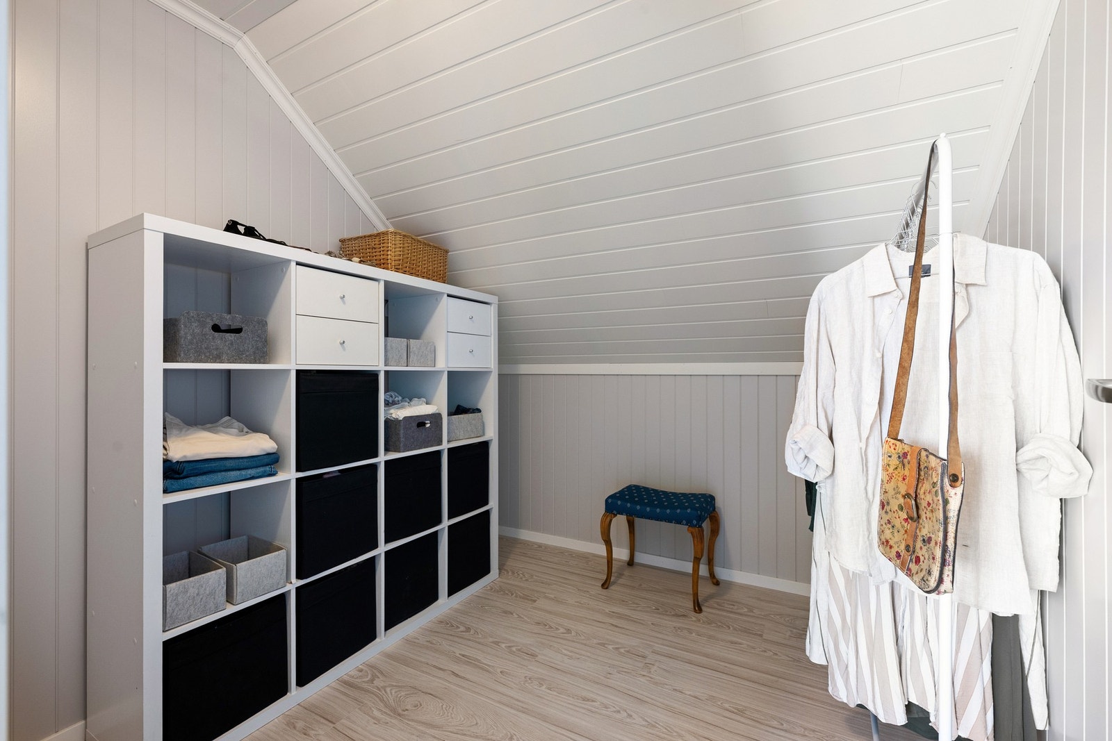 Walk in-closet. Galleribilde