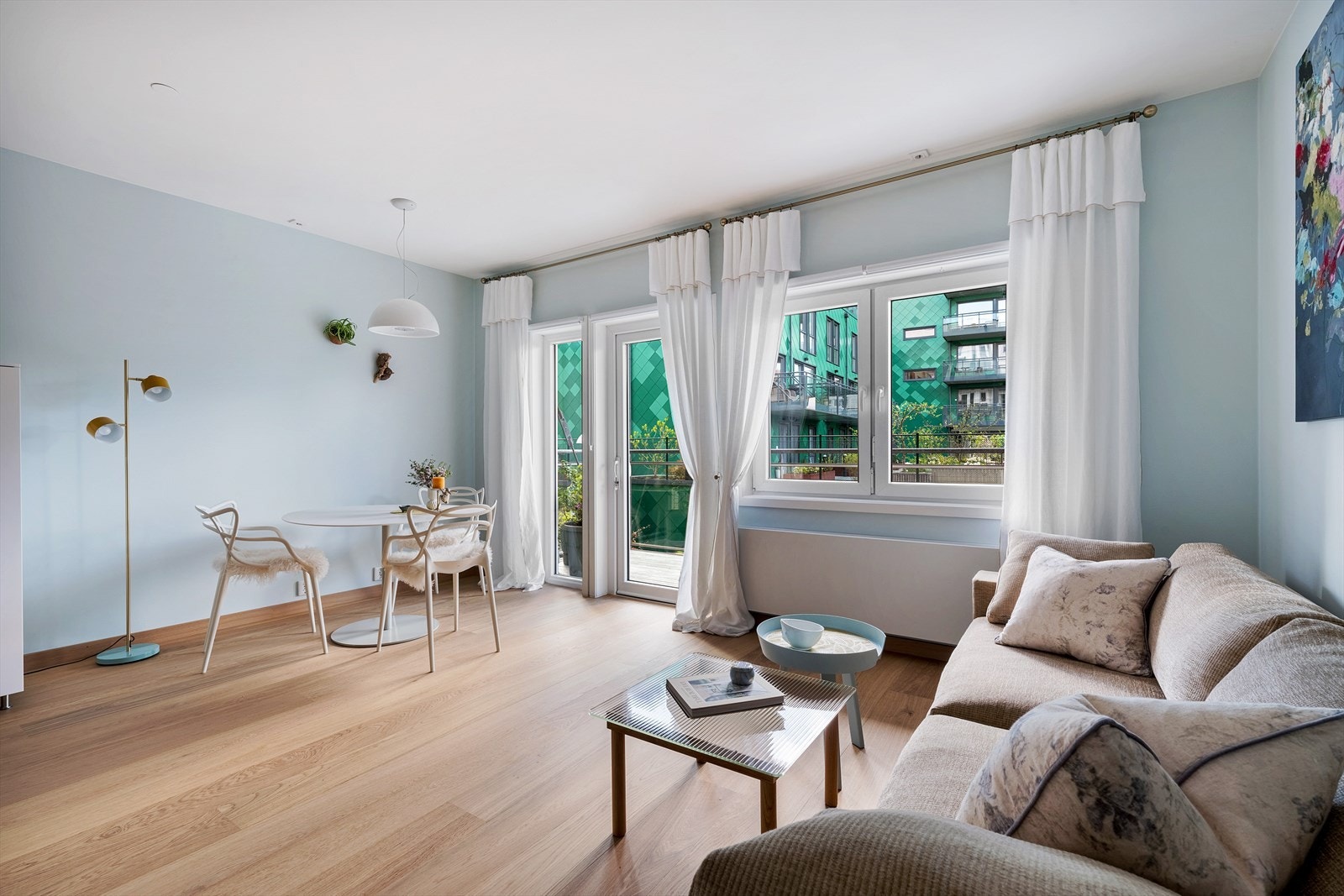 - Merk de generøse vindusflatene som sørger for rikelig med verdifullt lysinnslipp - Galleribilde