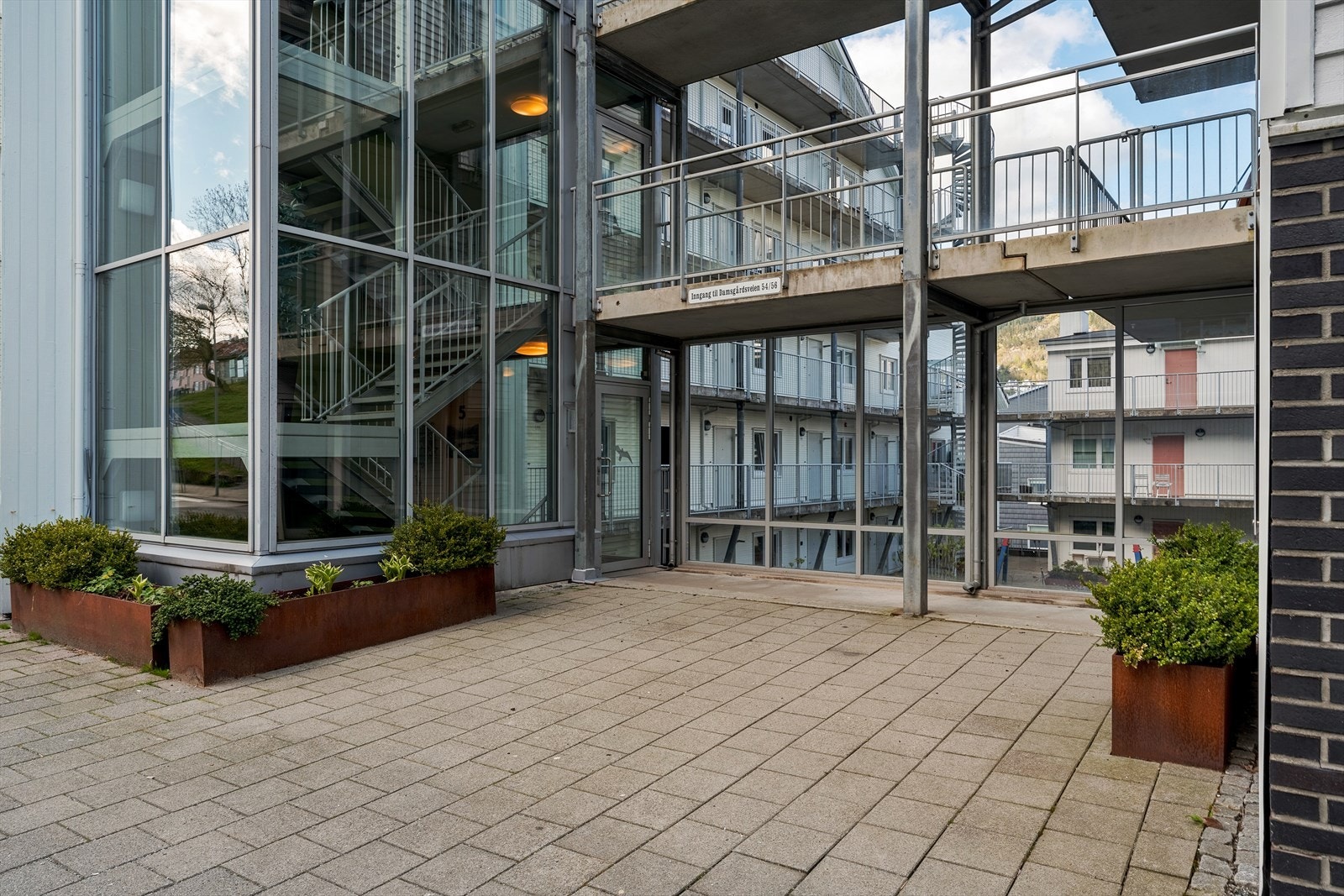 - Merk at du har heisadkomst fra inngangen i Damsgårdsveien, og trappefri adkomst fra inngangen i Michael Krohns gate - Galleribilde