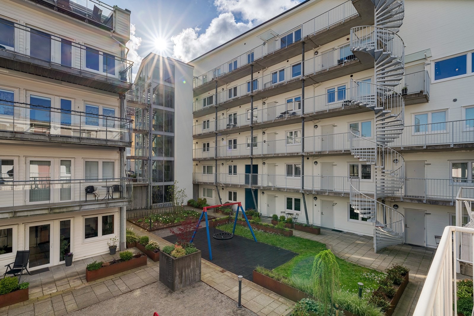 - Sameiet har parsellhager i fellesområdene som man kan søke til styret om å få bruke - Galleribilde