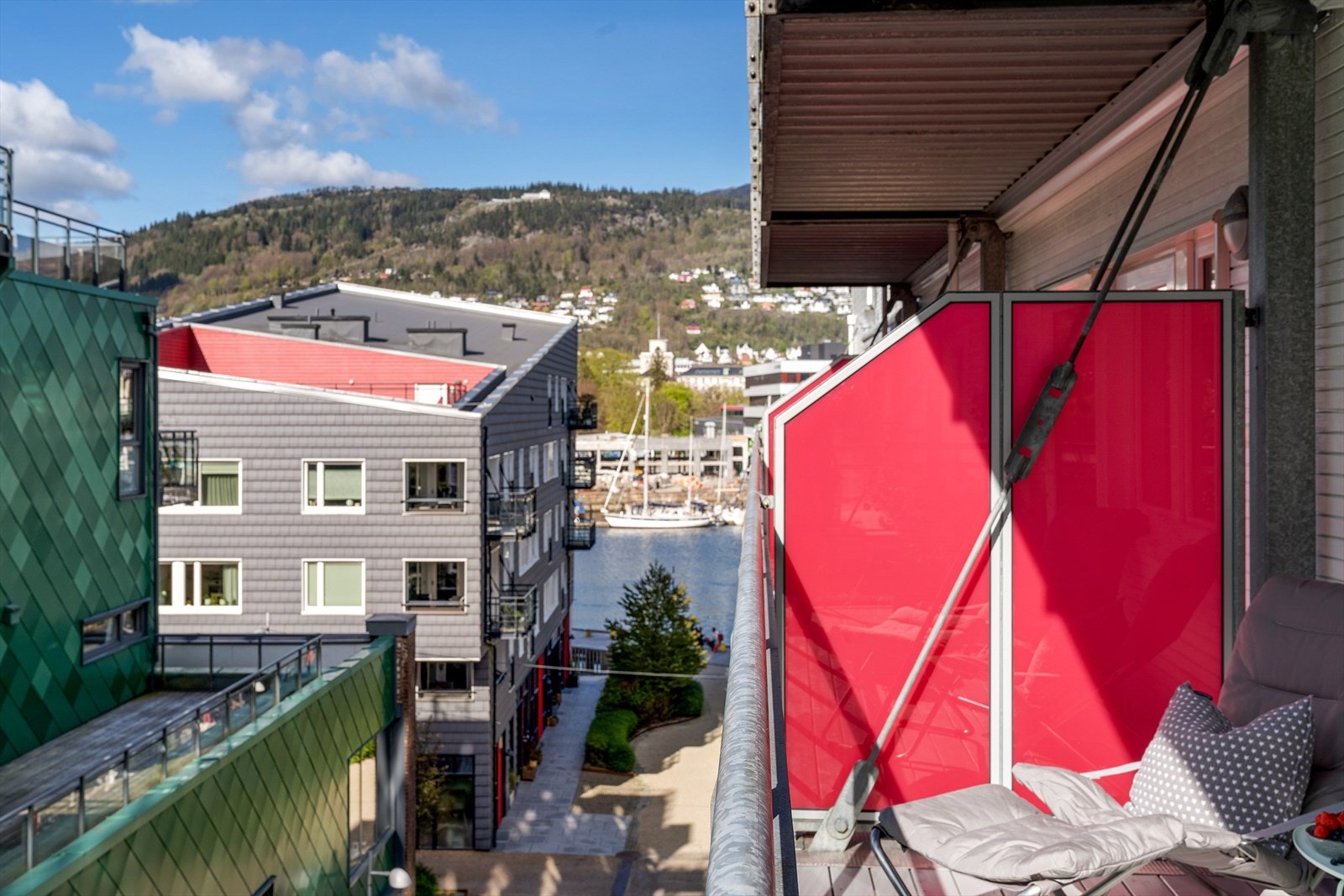 - Leiligheten ligger pent til bare et steinkast unna EVO treningssenter, dagligvarebutikker og Handelshøyskolen BI - Galleribilde