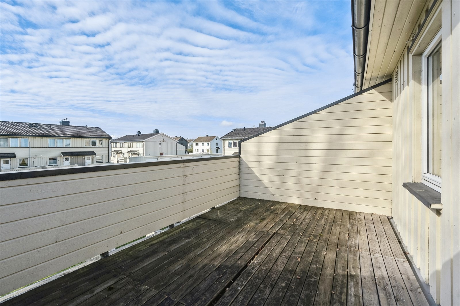 Stor og solrik veranda i 2. etasje. Galleribilde