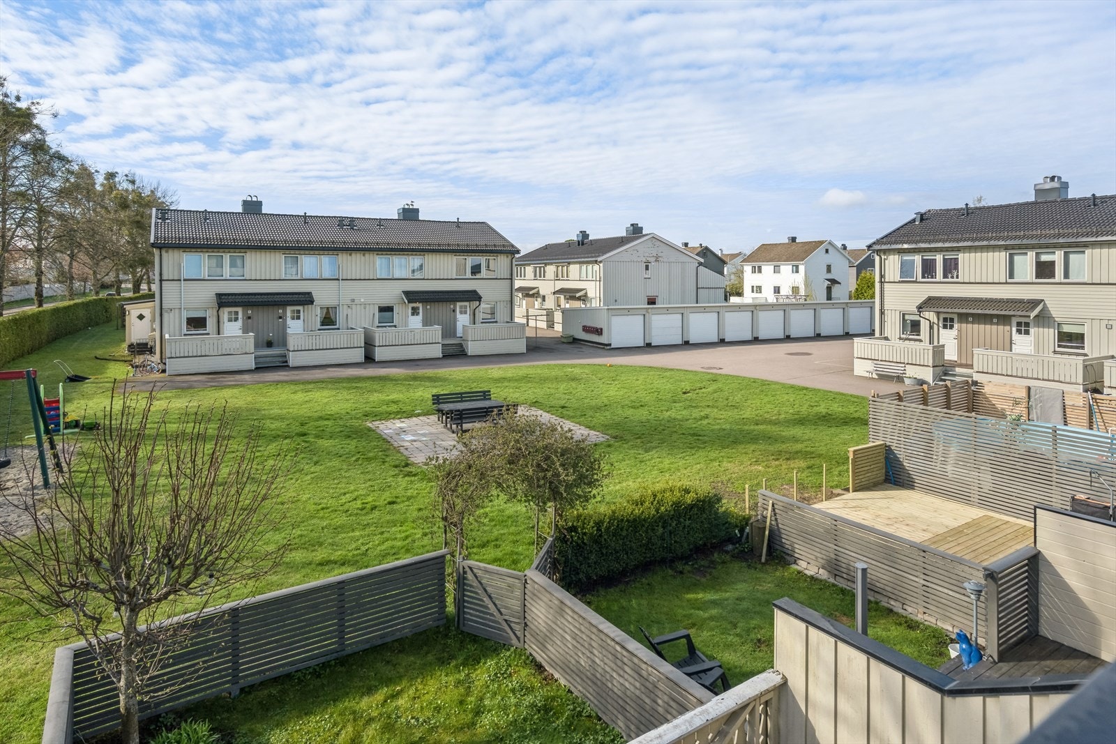 Fin utsikt fra veranda til flotte fellesarealer. Galleribilde