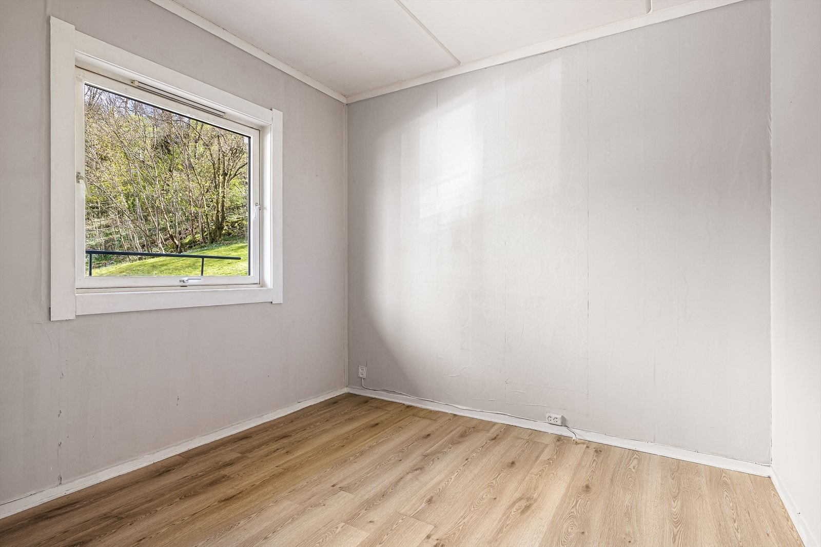 Soverom 2 måler 8,5 kvm | Perfekt som gjesterom/barnerom eller kontor. Galleribilde