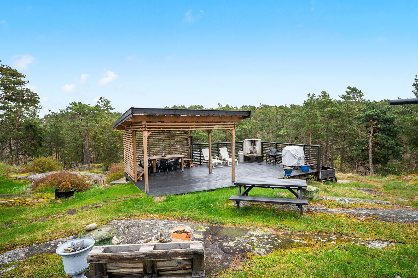 Borettslaget har flere fine uteplasser og lekeområder Galleribilde