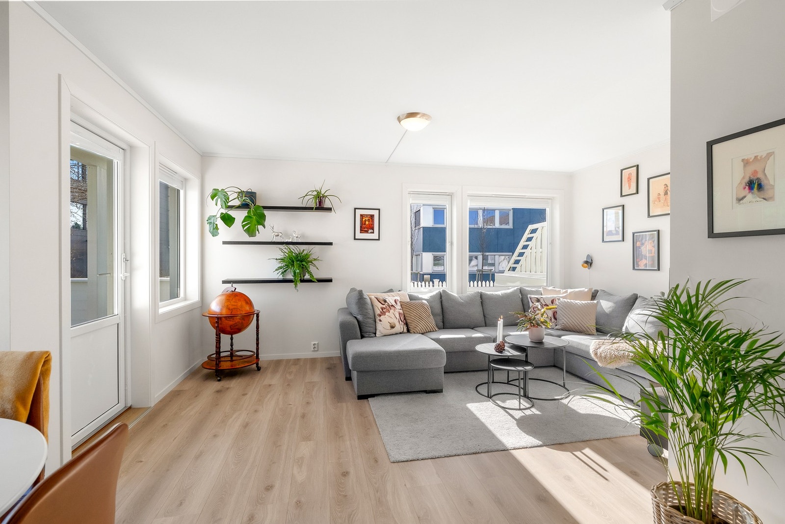 "Alt" inkl. i felleskostnadene foruten strøm. Borettslaget har IN-ordning hvor man kan betale inn på fellesgjelden for å redusere månedlige felleskostnader. Galleribilde