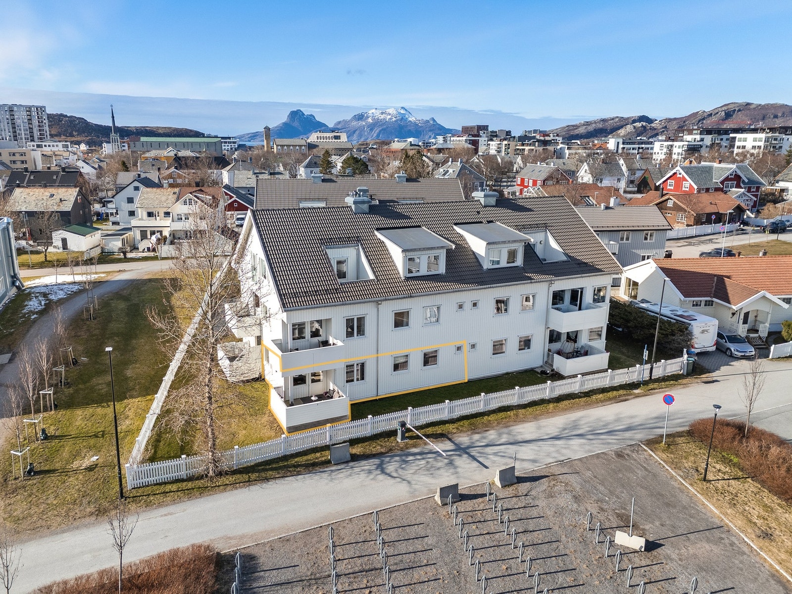 Flott og modernisert 3-roms leilighet fra 2007 med enkel adkomst i 1. etasje. Galleribilde