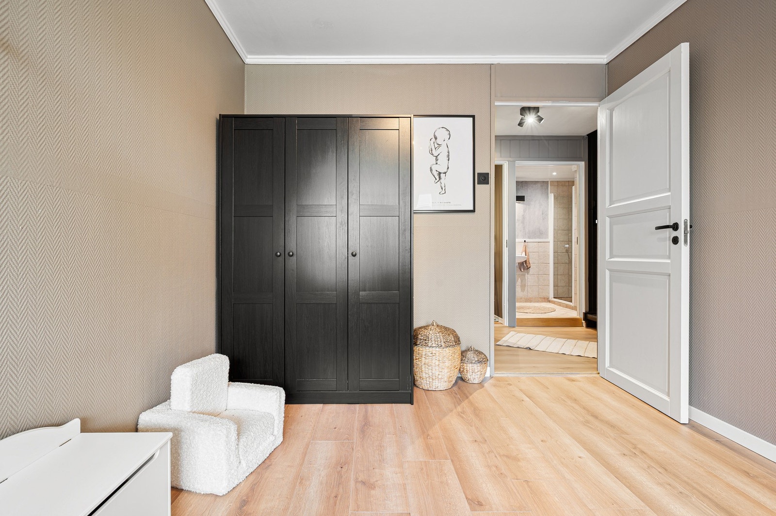 Begge soverommene er utstyrt med garderobeskap. Galleribilde