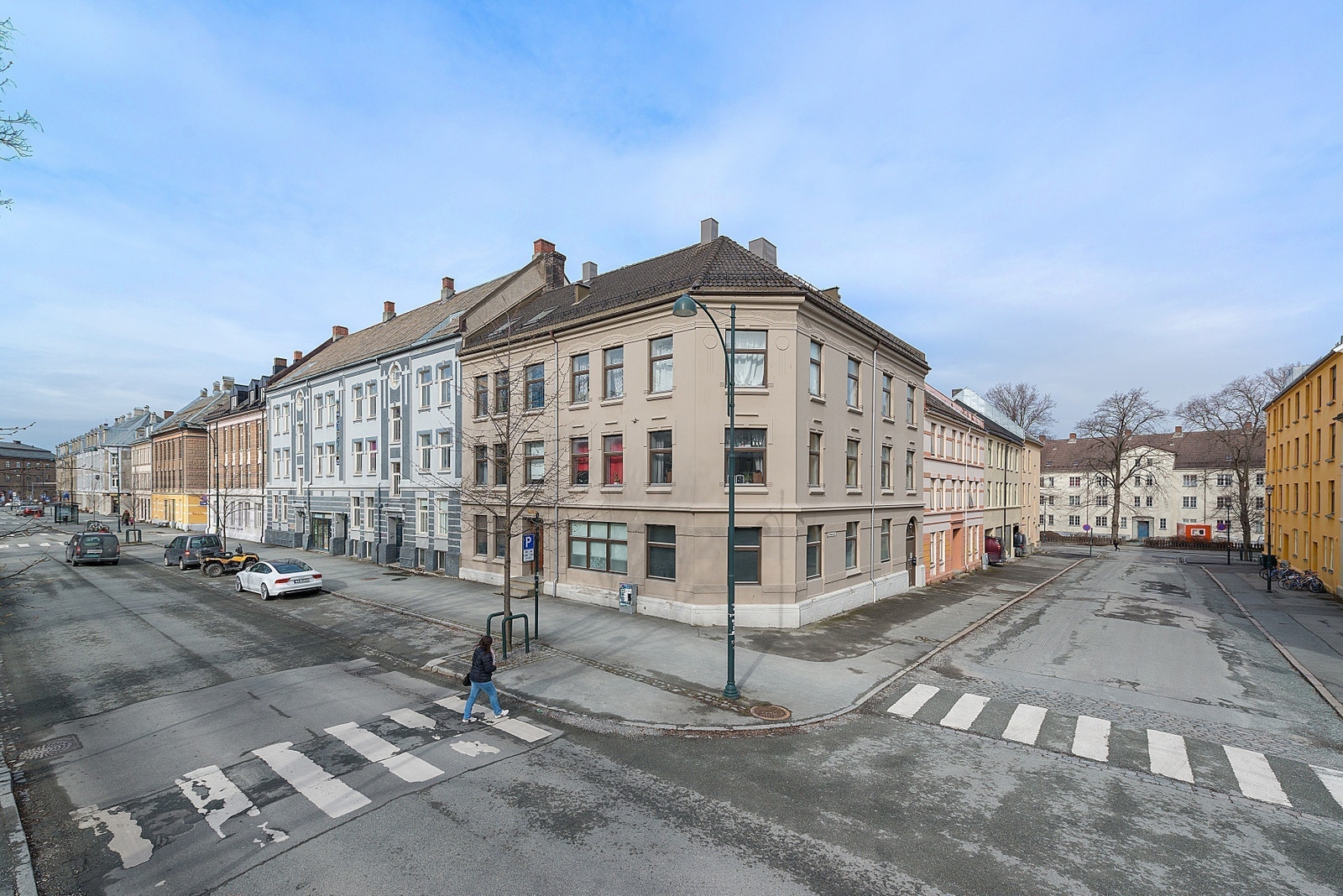 Mellomveien 14. 2 stor hybler ledig i et bofellesskap for 3
stk. i 3.etasje. Fin beliggenhet på Lademoen. Galleribilde