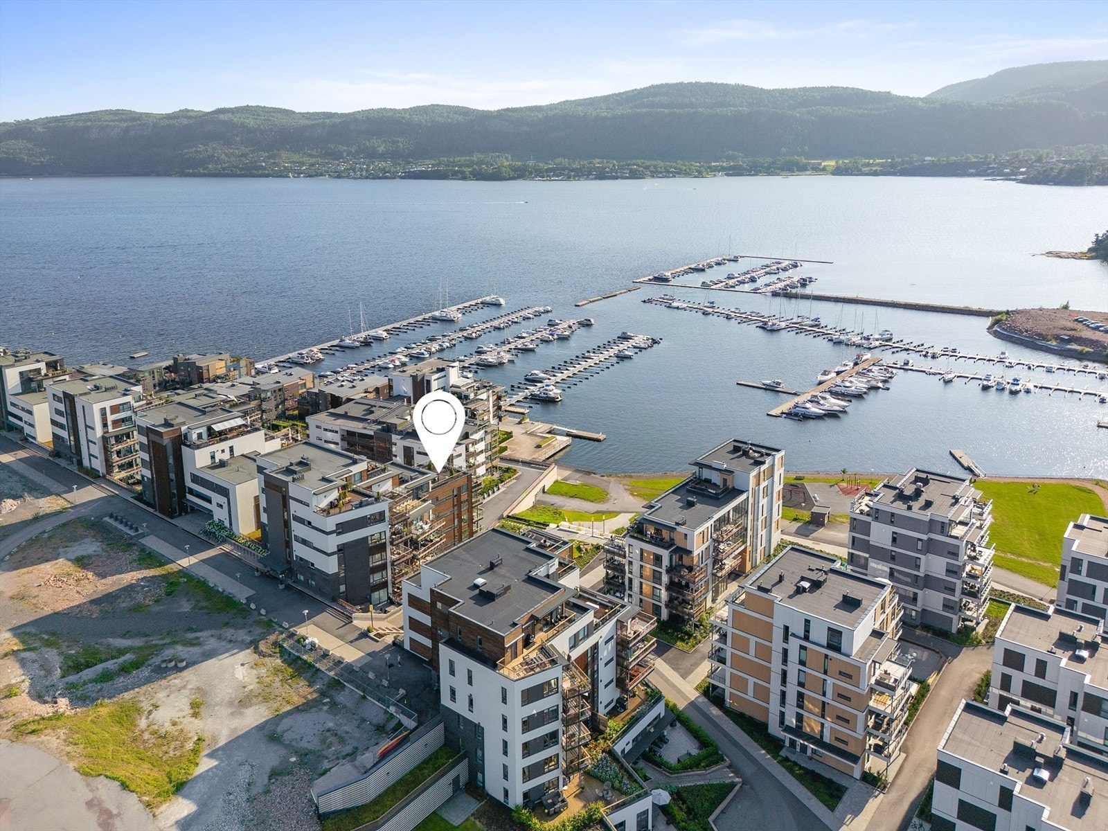 Barnevennlig med flotte fellesarealer og flere lekeplasser på området Galleribilde