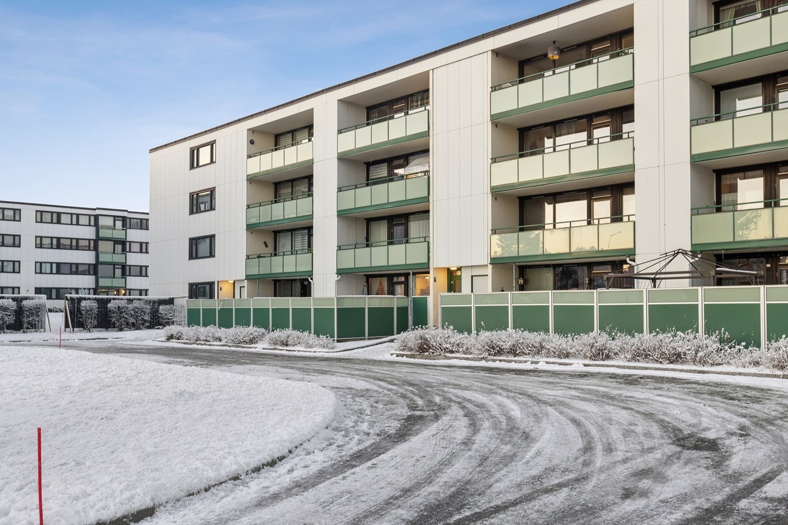 Lys og romslig 3-roms i toppetasje, med svært sentral beliggenhet på Saupstad. Galleribilde