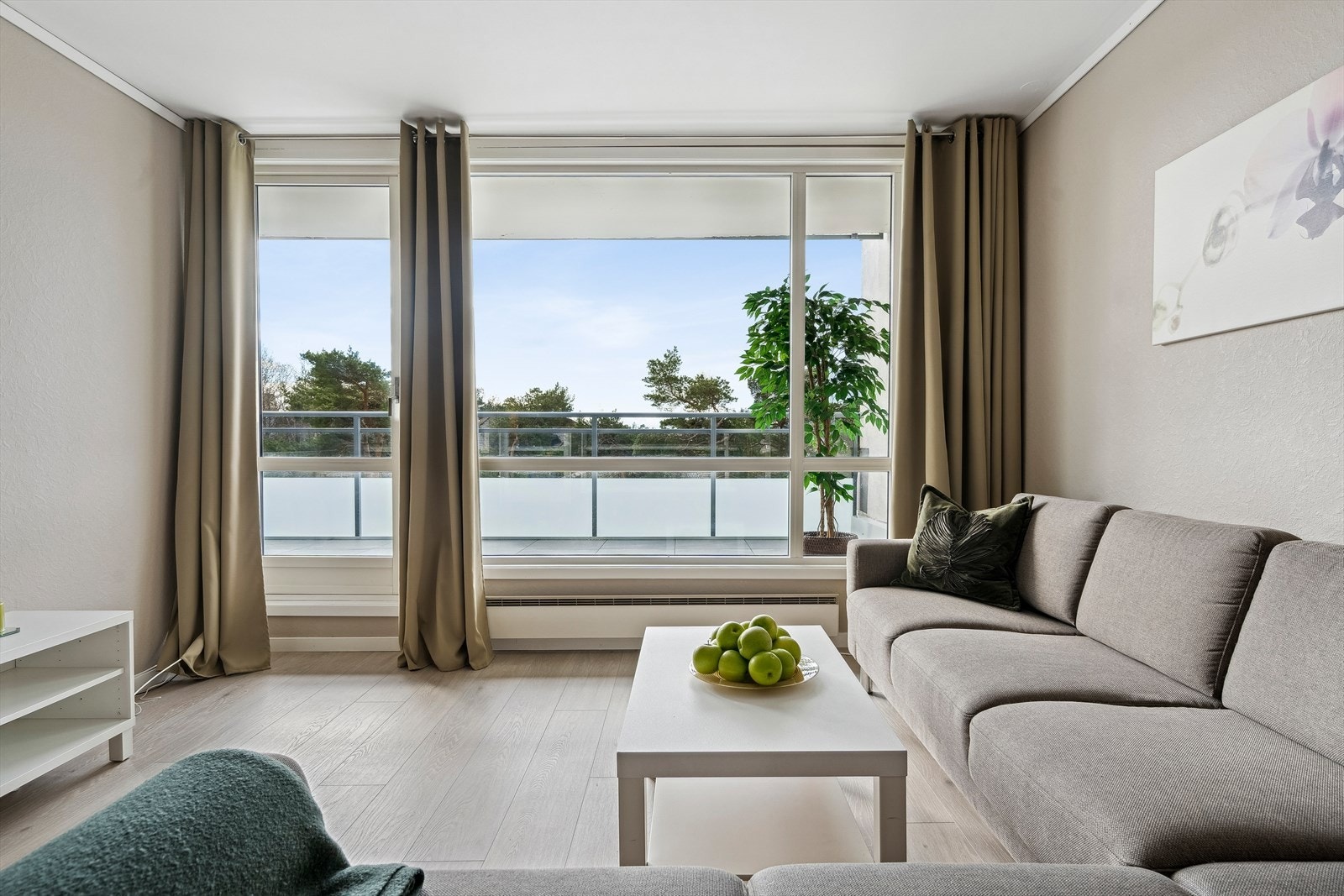 Fra stuen er det utgang til balkong Galleribilde