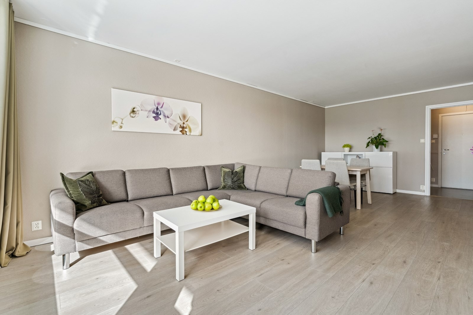 Tertnes | Pen 2-roms leilighet i et rolig område | Solrik balkong 16,8m² | Enkel adkomst til leiligheten | Garasjeplass Galleribilde