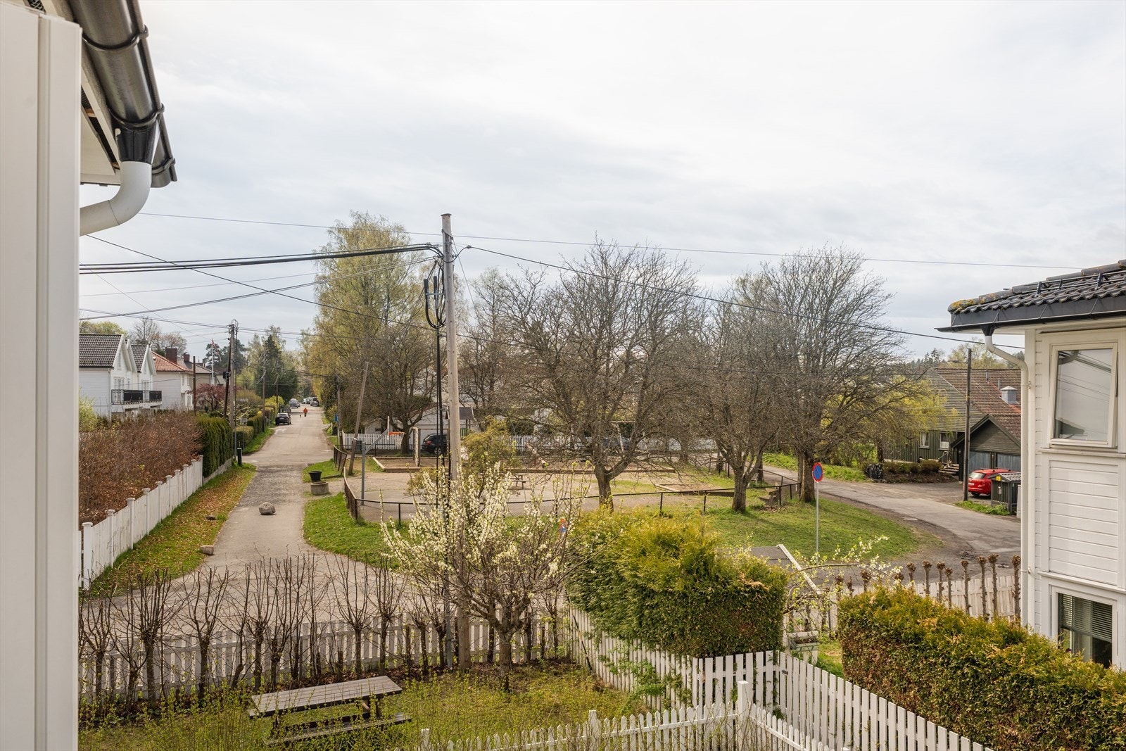 Hyggelig utsyn fra balkongen over nærområdet Galleribilde