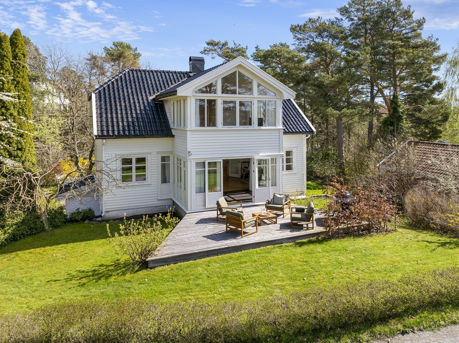 Praktfull villaeiendom i idylliske omgivelser på Tromøya. Galleribilde