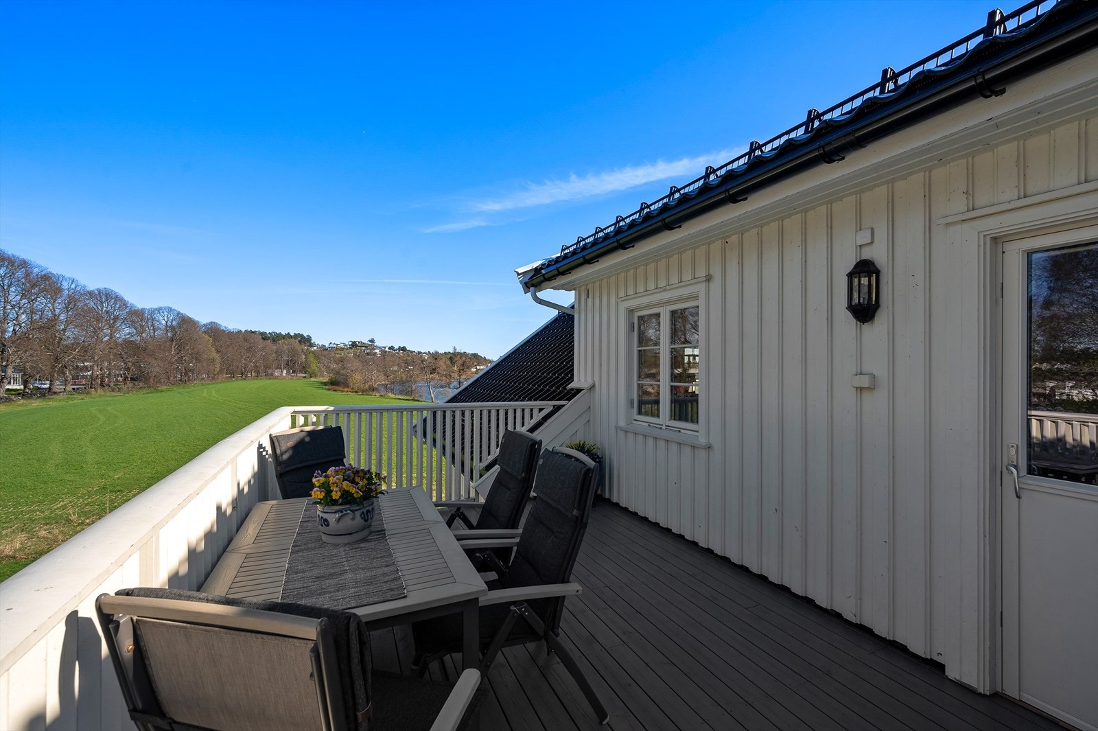 Terrasse med utgang fra soverom 3 Galleribilde