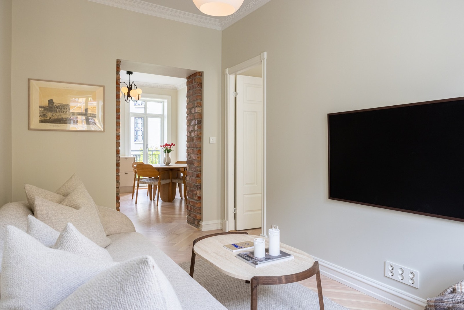 Nytt, skjult elektrisk anlegg i hele leiligheten i 2024. Elko Plus stikkontakter. Galleribilde