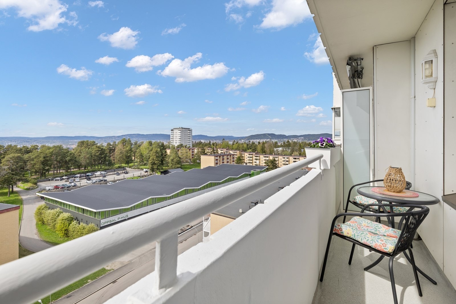 Fra stue/kjøkken er det utgang til vestvendt balkong Galleribilde