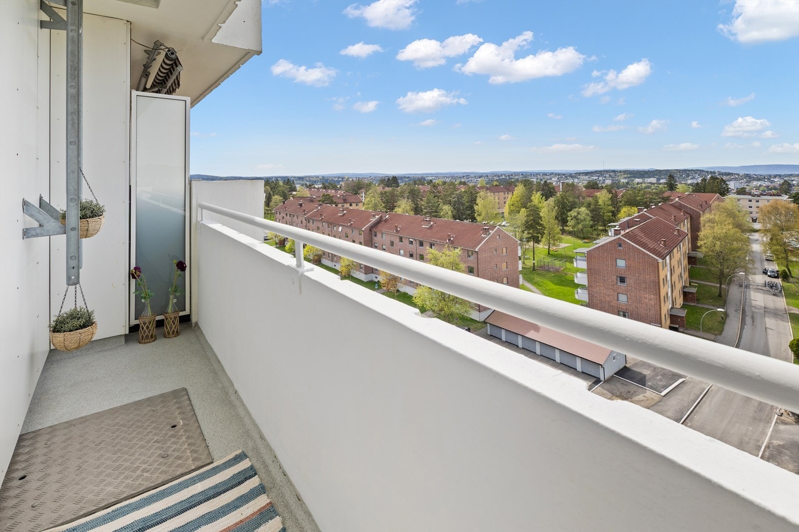 På balkogen er det plass til utemøbler Galleribilde