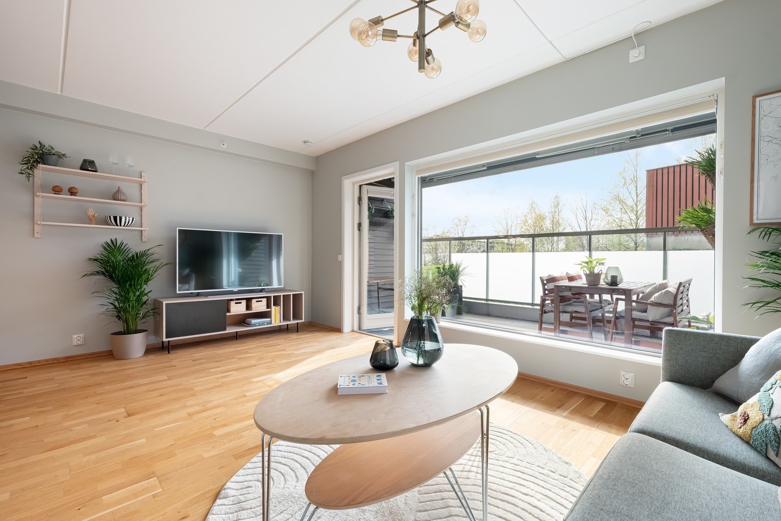 Jan Gunnar Grunden v/ EIE Løren ønsker velkommen til Økern Torgvei 5B! Galleribilde