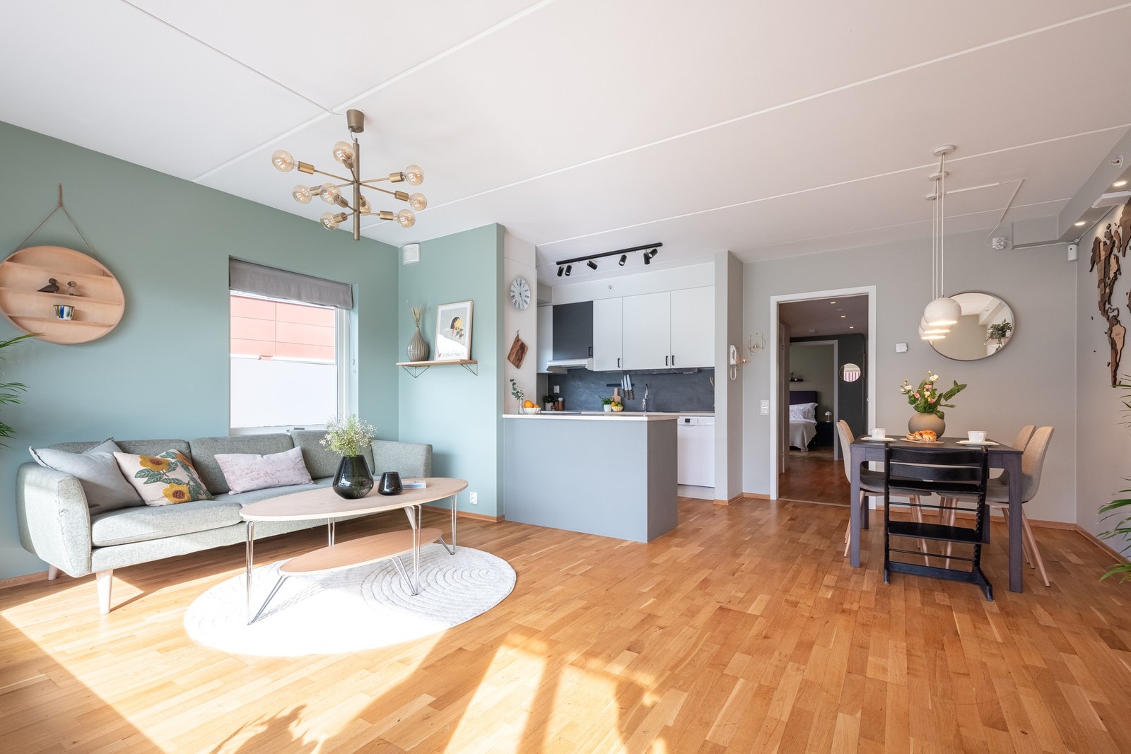 Leiligheten har en fin, gjennomgående og romslig planløsning. Galleribilde