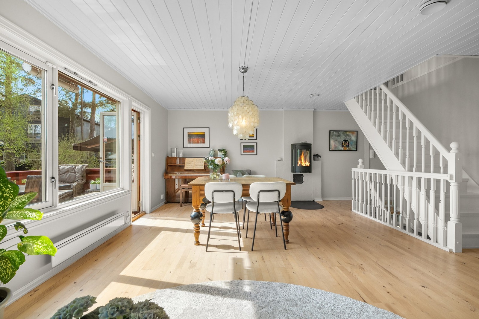 Gode vindusflater slipper inn rikelig med naturlig lys og gir en god romfølelse. Galleribilde