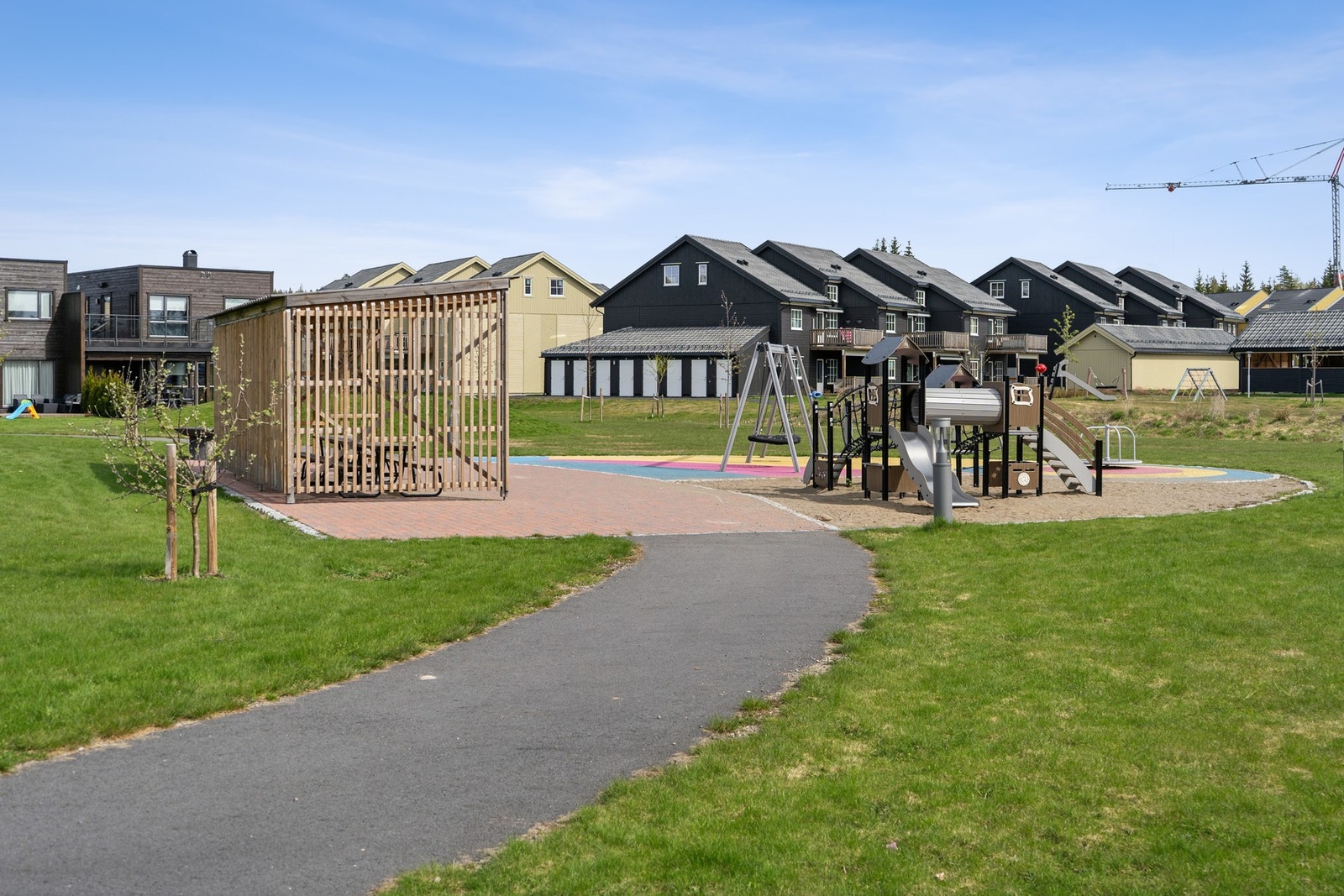 Lekeparken er et steinkast fra boligen. Galleribilde