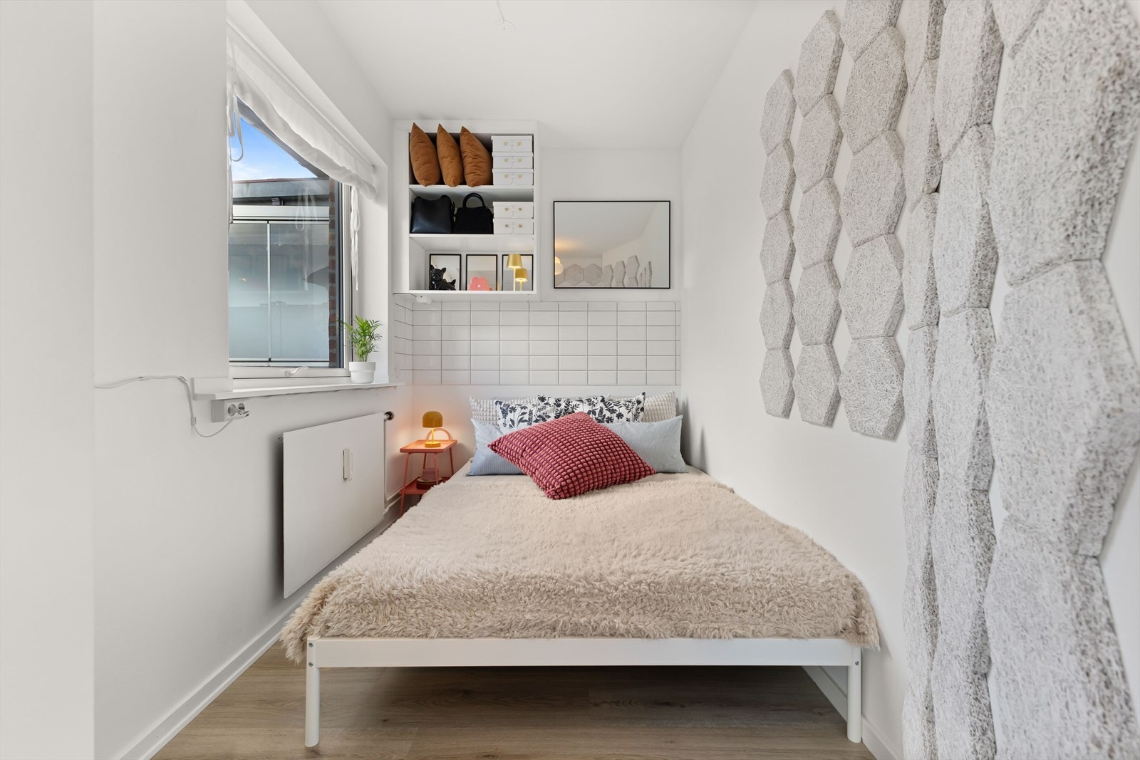 - Soverommet er av god størrelse med god plass til dobbeltseng og garderobeløsning - Galleribilde