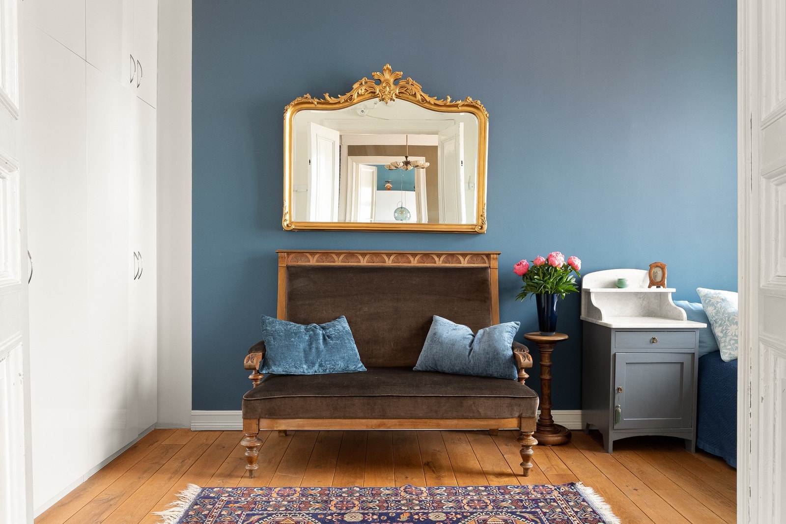 Soverom 2 innredet med store garderobeskap Galleribilde